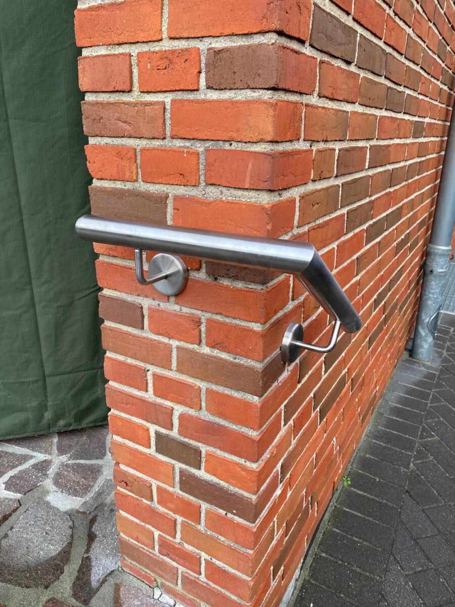 Edelstahl-Handlauf – Oben gerade, rechts schräg